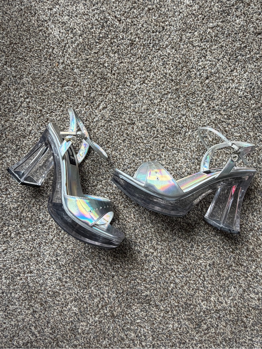 Vintage Y2K LEI Holographic Platform 4" Chunky Block Heel Sandals Size 7 Silver